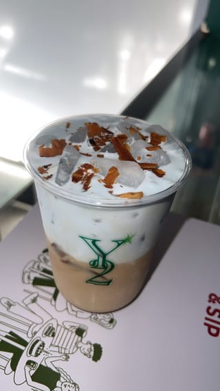 Latte, Coconut blue cold foam